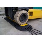 Protector de cables para paso de vehiculos pesados