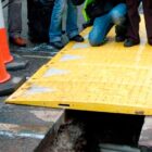 Rampa plástica con refuerzo metálico para paso de fosos